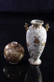 (lot of 2) Japanese Satsuma vases with flowers