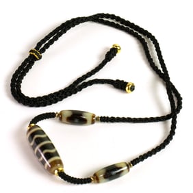 (lot of 3) Dzi beads