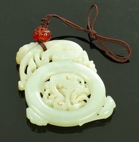 A Chinese white jade 'dragon' pendant