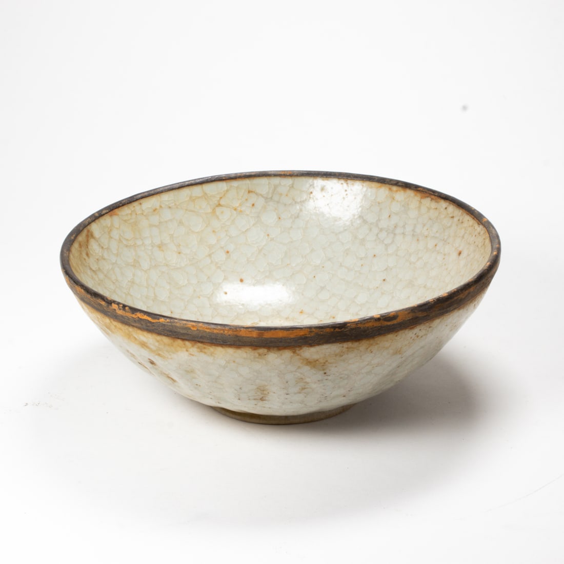 A Chinese Ge-type crackle glazed bowl (1 of 2)