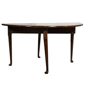 A Georgian mahogany gate leg dining table