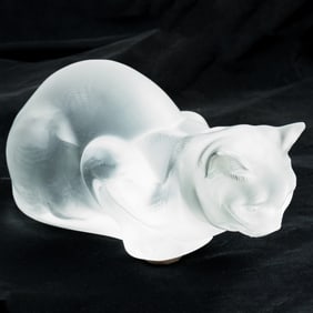 A Lalique glass model of a cat: Chat Couchant
