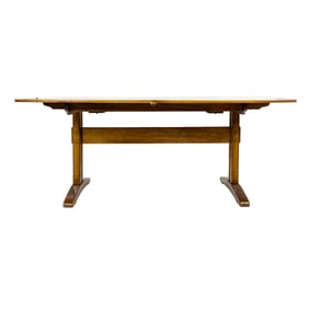 An oak extension dining table