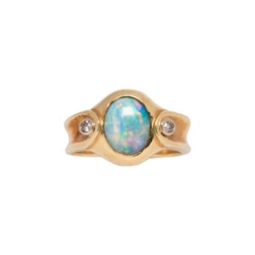 An opal, diamond and 18k gold ring