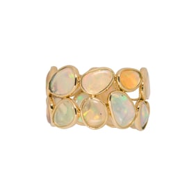 An Opal and 18k Gold Ring