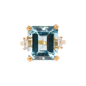 An aquamarine, diamond, and 18k gold ring