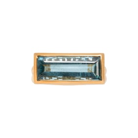 An aquamarine and 18k gold ring