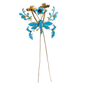 A Chinese kingfisher feather and gilt silver hairpin