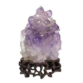 A Chinese amethyst vase