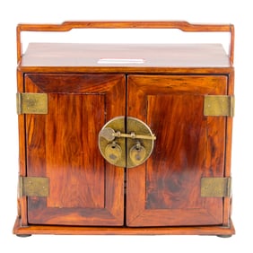 A Chinese huanghuali seal box