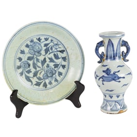 (lot of 2) Chinese blue and white objects