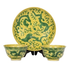 (lot of 3) Chinese green enameled yellow-ground 'dragon' dish and bowls
