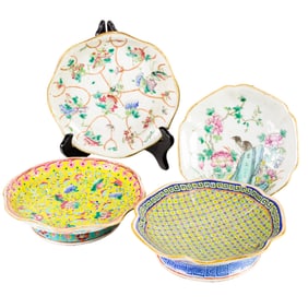 (lot of 4) Chinese famille rose footed bowls