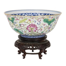 A Chinese famille rose and blue and white 'lotus' bowl