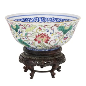 A Chinese famille rose and blue and white bowl