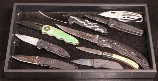 Ten contemporary outdoor, utility and sporting knives, including Fox knifes folder with case