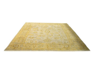 A hand made Indo Oushak carpet