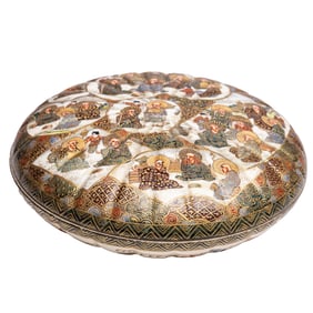 A Japanese Satsuma cover box