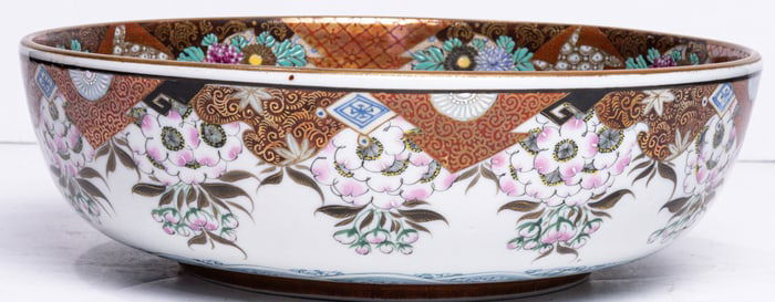 A Japanese Kutani bowl