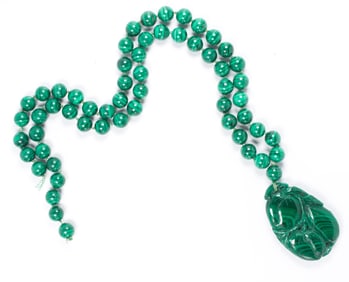 A Chinese malachite necklace and pendant