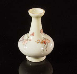 A Chinese hand-painted glass vase