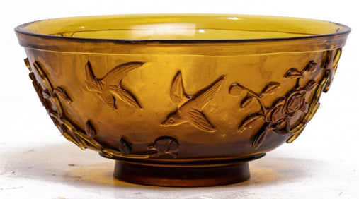 A Chinese amber Peking glass bowl