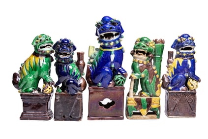 (lot of 5) Chinese porcelain figures of foo lions