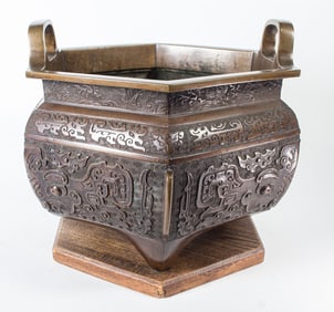 A Chinese archaistic bronze censer