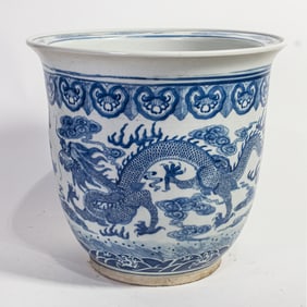 A Chinese blue and white 'dragon' planter