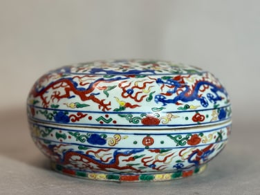 Chinese Wucai Porcelain Round Box with Dragon Motif