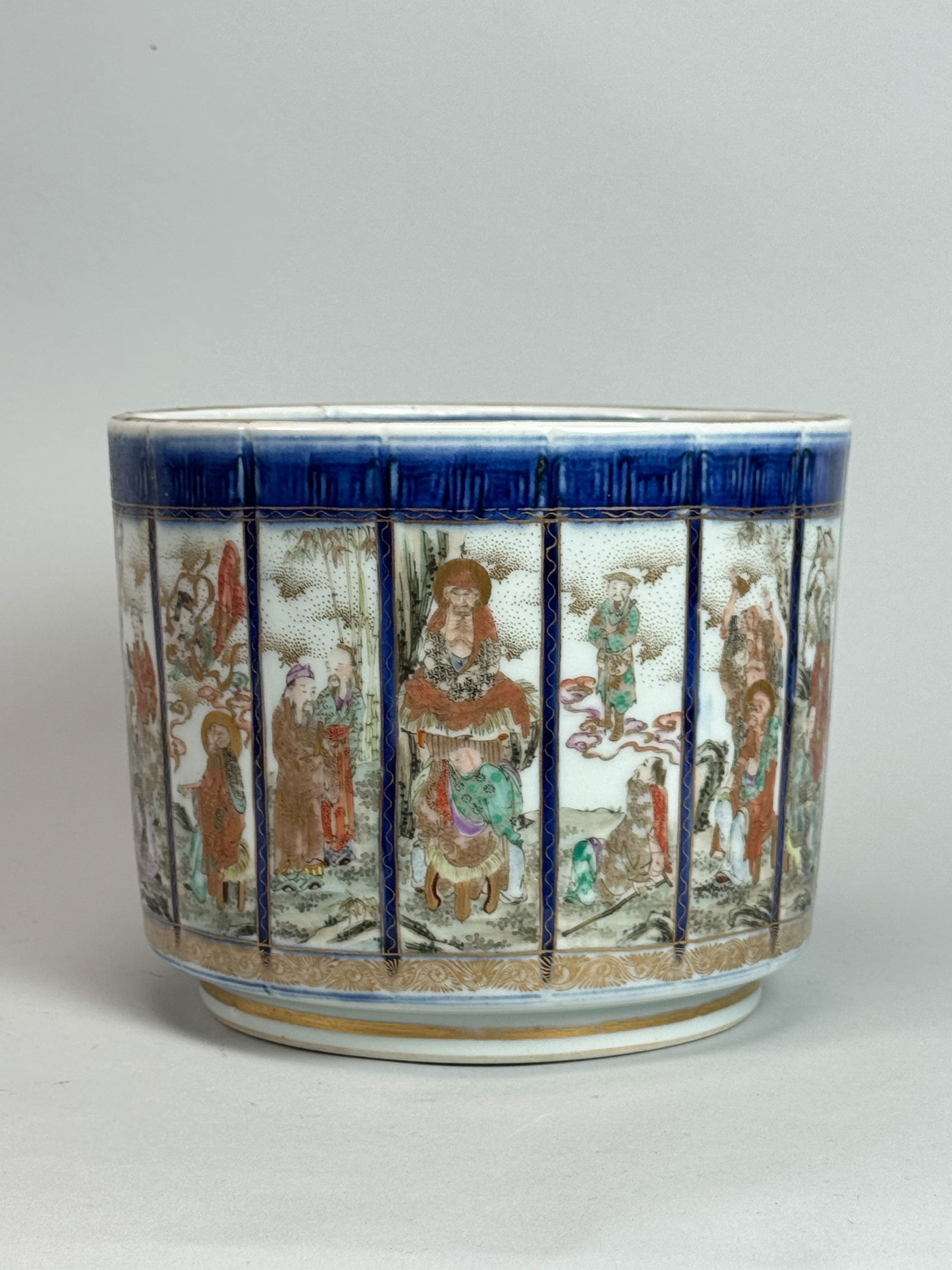Japanese Porcelain Brushpot with Chinese Daokuang Mark: Japanese antique porcelain brush pot with figural and lohan scene, bottom with Chinese daokuang mark. 5.75"h x 7"dia (14.61 x 17.78 cm) NOTE: THIS ITEM IS IN NEW YORK, WHERE IT CAN BE SHIPPED FROM.