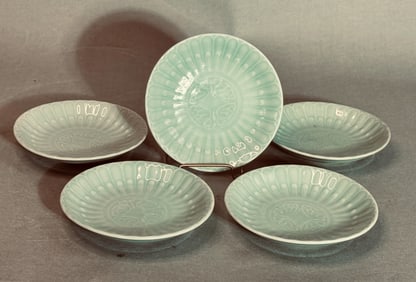 Japanese Set of Five Celadon Glazed Nabeshima Porcelain Dishes, Meiji Period