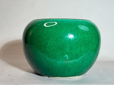 Chinese Apple Green Monochrome Porcelain Urn