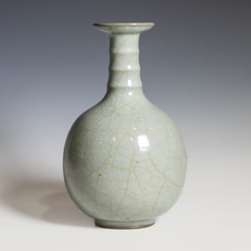 Chinese Ge-Type Glazed Vase