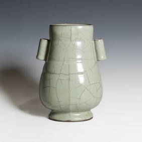 Chinese Ge-Type Glazed Vase