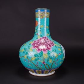 Chinese Yangcai 'Peony' Bottle Vase, Qing Dynasty