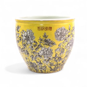 A Large Yellow-Ground Grisaille-Decorated Jardiniere, Early 20th Century