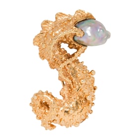A cultured pearl and 14k gold brooch