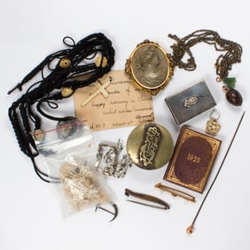 A group of miscellaneous antique jewelry