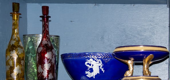 A group of Continental glass and ceramics