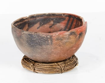 An ancestral Southwestern pottery bowl