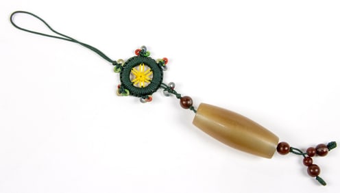 A Chinese agate bead