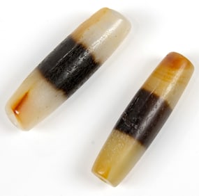 (lot of 2) Chinese agate beads