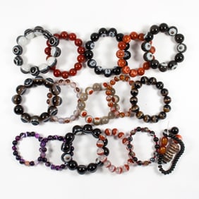 A group of agate prayer beads