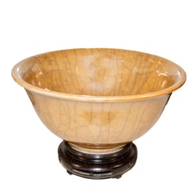 A Chinese crackle glazed bowl