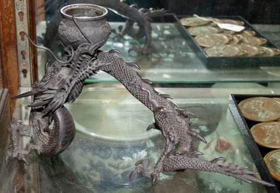 A bronze dragon koro