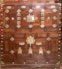 A Korean tansu