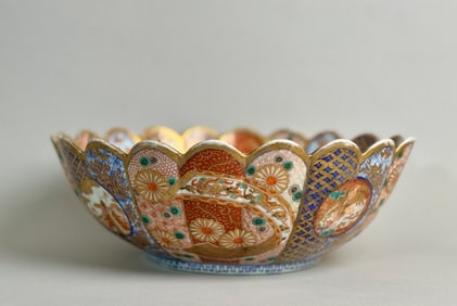 Japanese Chrysanthemum Shaped Porcelain Bowl by Sakaida Kakiemon Kiln, Taisho Period