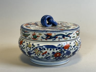 Japanese Wucai Covered Bowl, Meiji Period