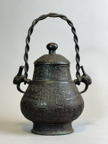 Chinese Bronze Hu with Twristed Rope Designed Handle, 17th Century